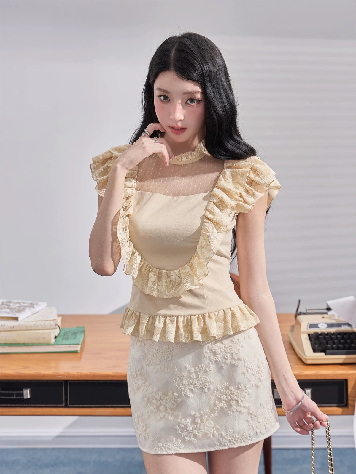 frill mood luxury tops MM1070